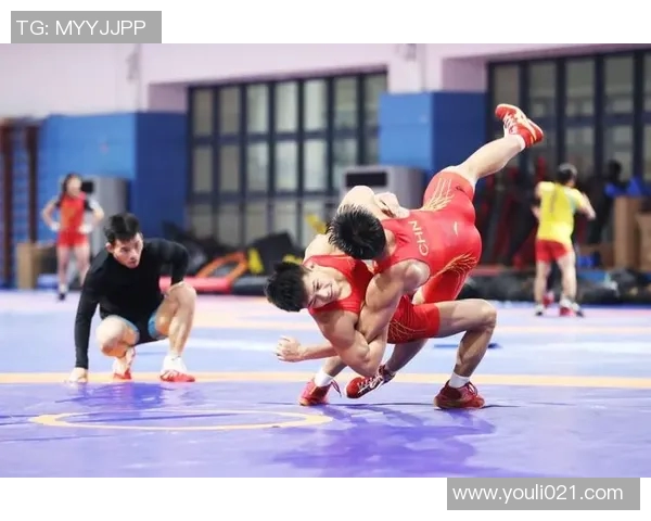 运动员如何通过科学训练提升竞技表现并预防运动伤害的策略与方法