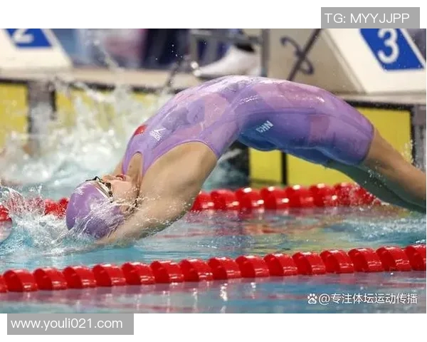 仰泳技巧全面解析:如何提高翻滚、划水与呼吸的协调性和效率 仰泳技巧全面解析:如何提高翻滚、划水与呼吸的协调性和效率