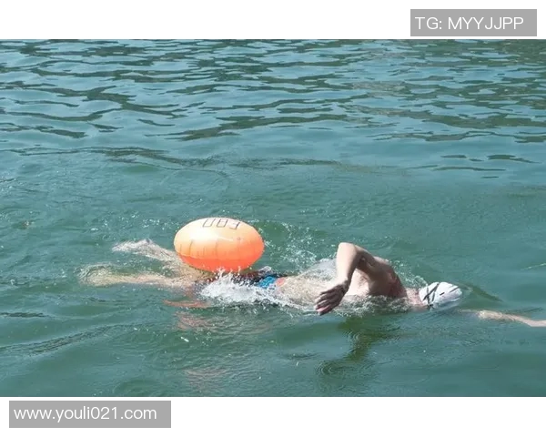 畅游人生：探索游泳的健康益处与技巧提升之道