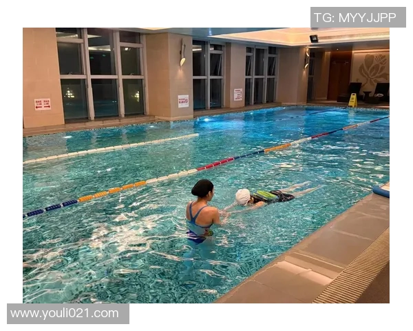 游泳姿势解析与技巧提升:从蛙泳到自由泳的完美转换与技巧优化 游泳姿势解析与技巧提升:从蛙泳到自由泳的完美转换与技巧优化