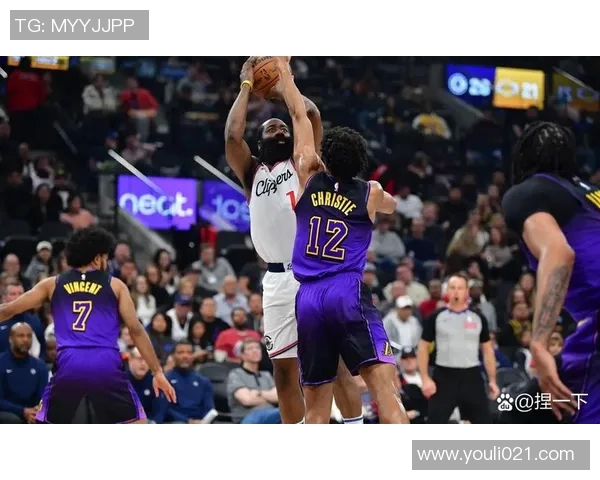 2011年NBA季后赛马刺与灰熊第五场激战回顾与精彩瞬间分析